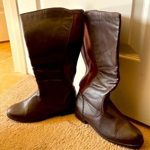 Brown boots never worn